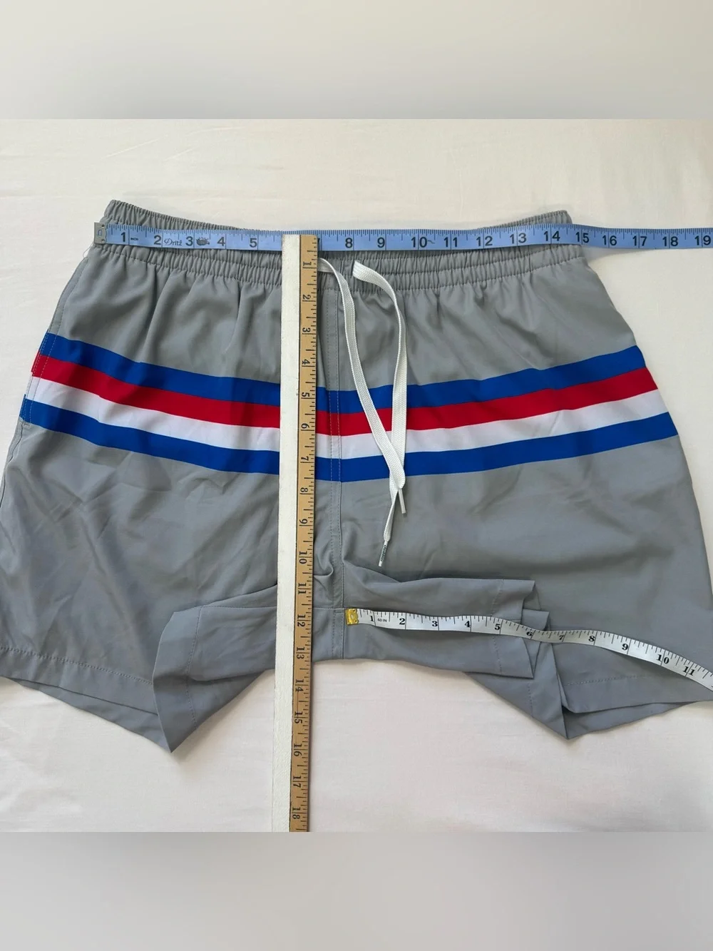 Chubbies The Red White And Whose Mans 5.5” Swim Trunks Men’s Large Lined Outdoor